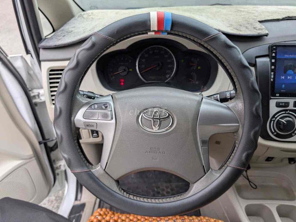 Toyota Innova - ảnh 4