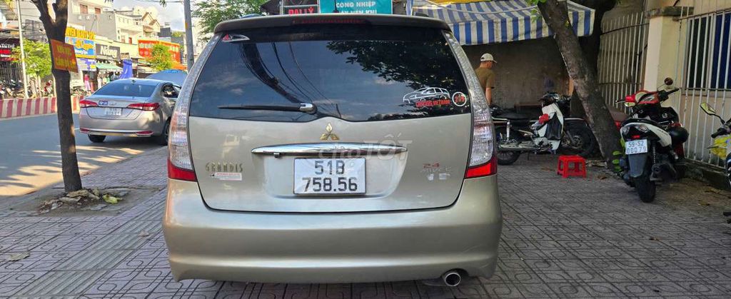 Mitsubishi Grandis 2008 - ảnh 2
