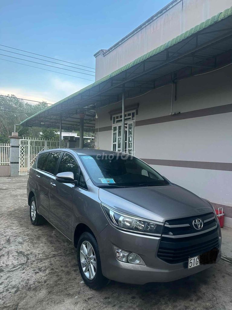 Toyota Innova - ảnh 1