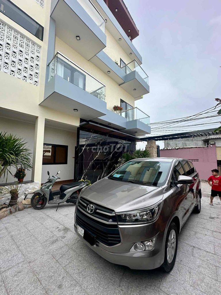 Toyota Innova - ảnh 2