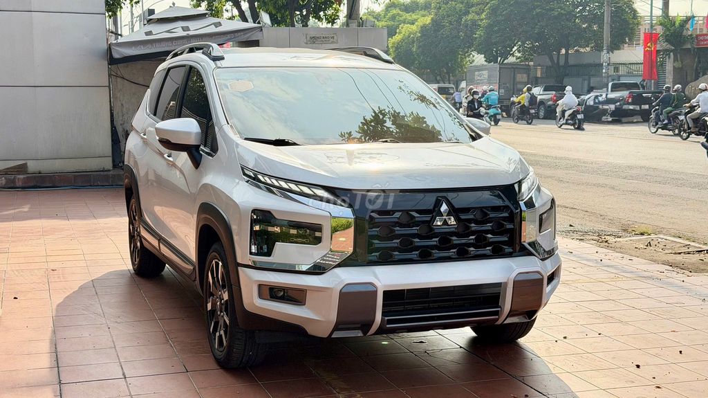 Mitsubishi Xpander Cross 2025 - ảnh 1