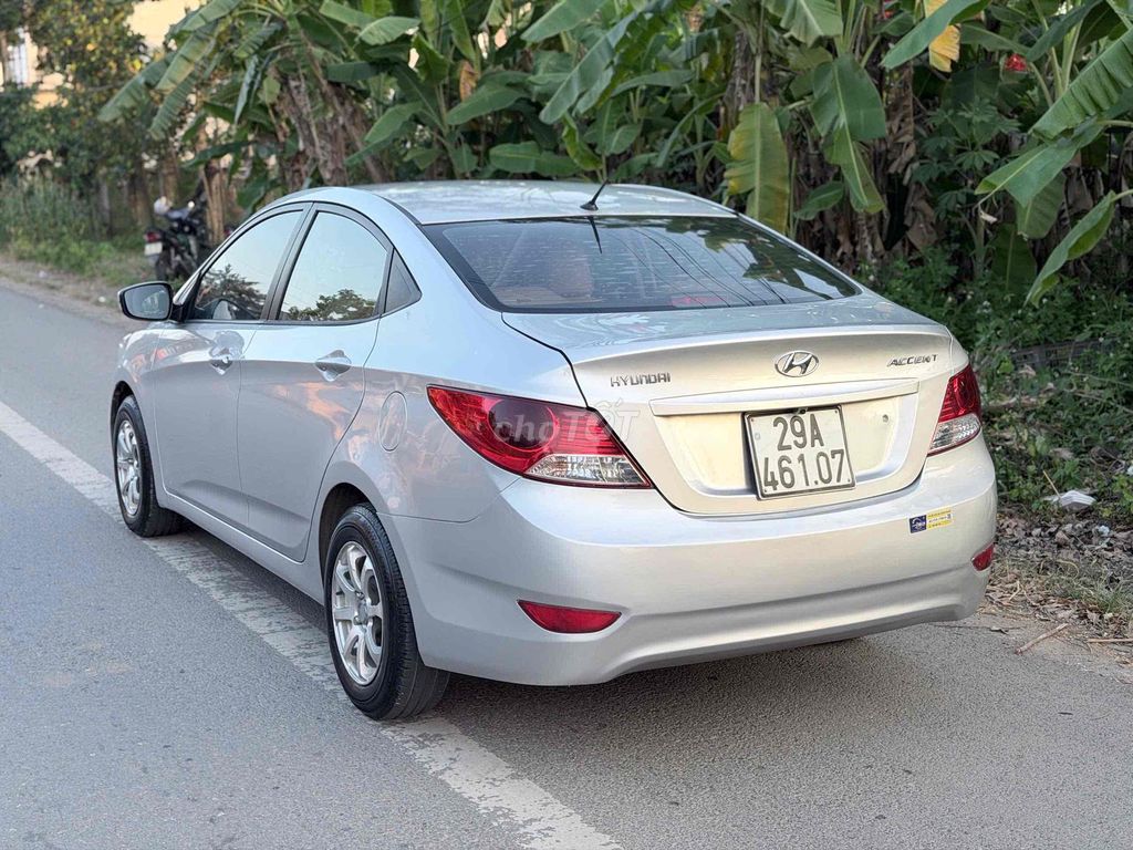 Hyundai Accent 2011 - ảnh 3