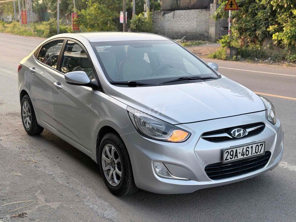 Hyundai Accent 2011 - ảnh 4