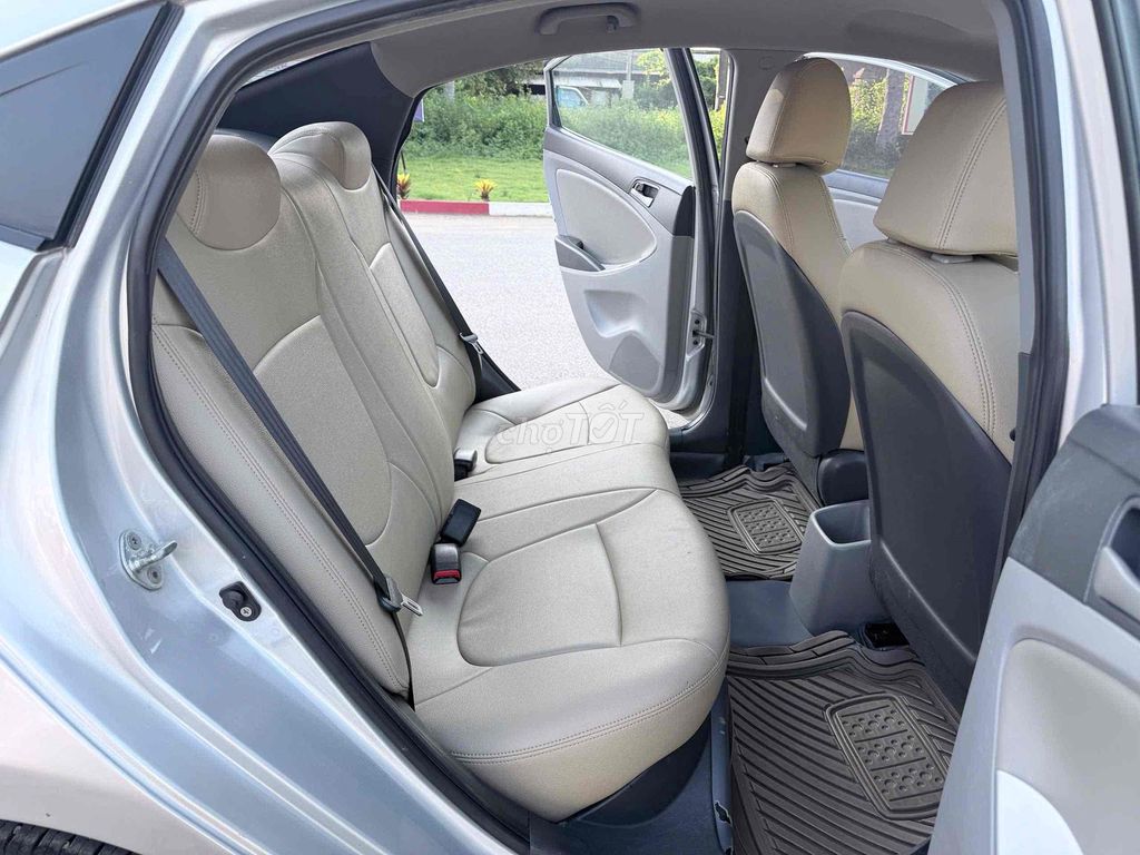 Hyundai Accent 2011 - ảnh 5