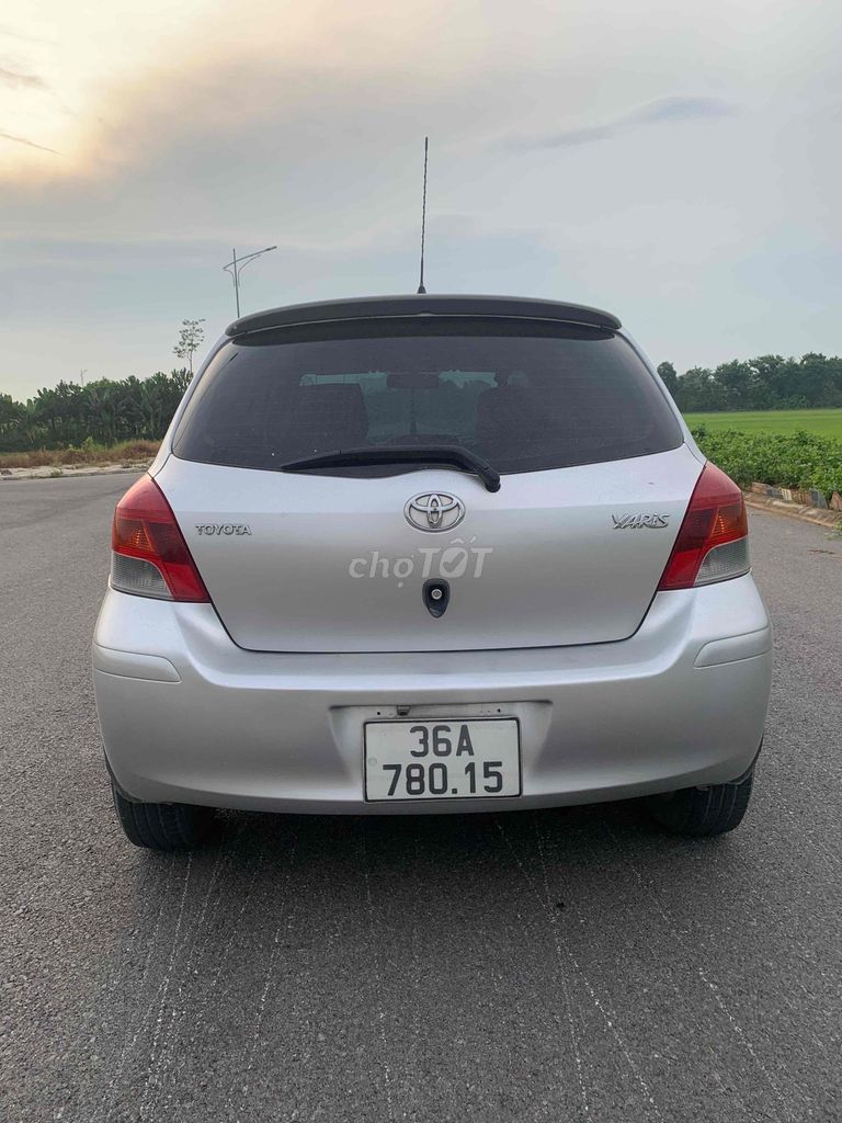 Toyota Yaris - ảnh 2