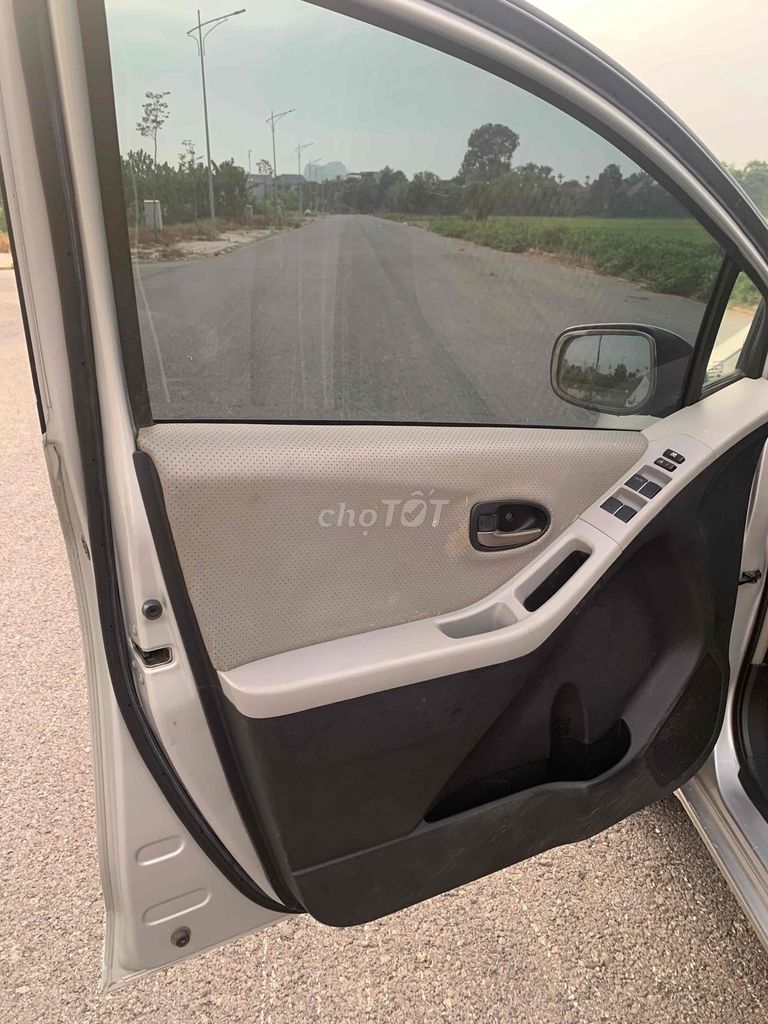 Toyota Yaris - ảnh 5