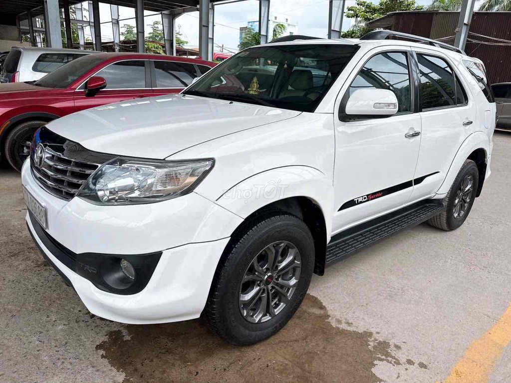 Toyota Fortuner - ảnh 2