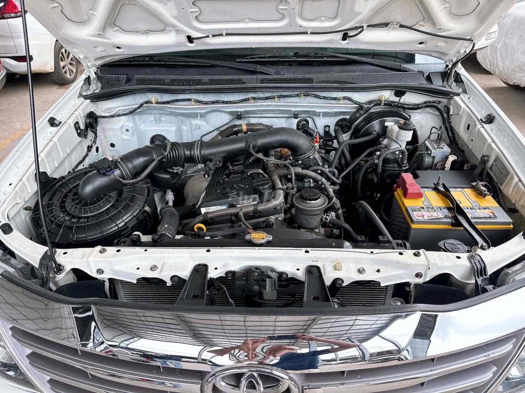 Toyota Fortuner - ảnh 3