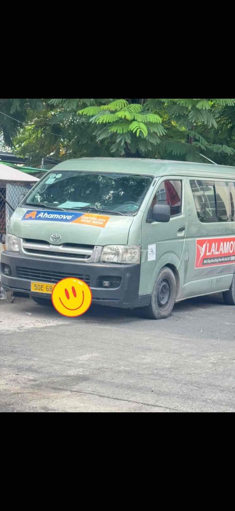 Toyota Hiace - ảnh 1