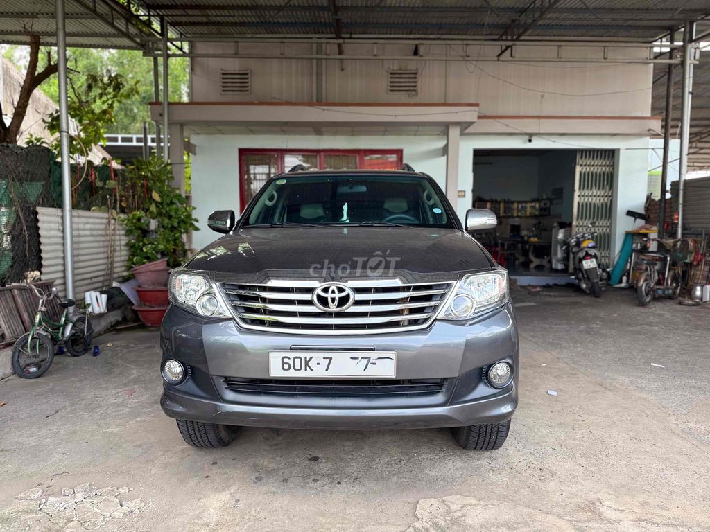 Toyota Fortuner 2012 - ảnh 1