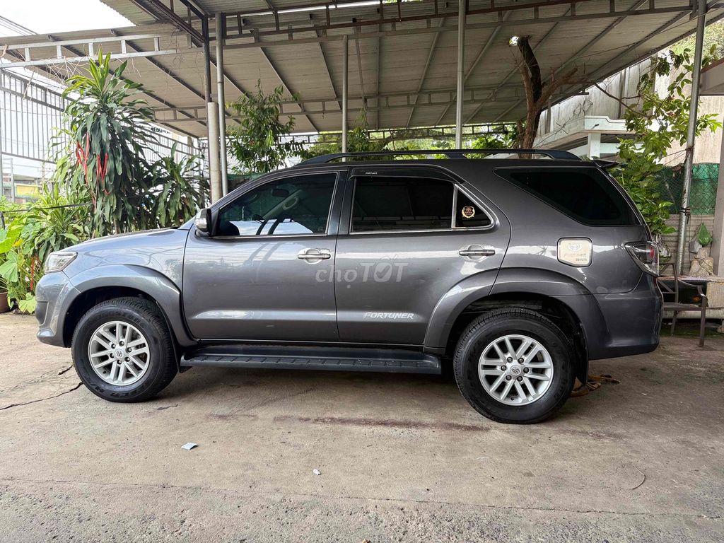 Toyota Fortuner 2012 - ảnh 2