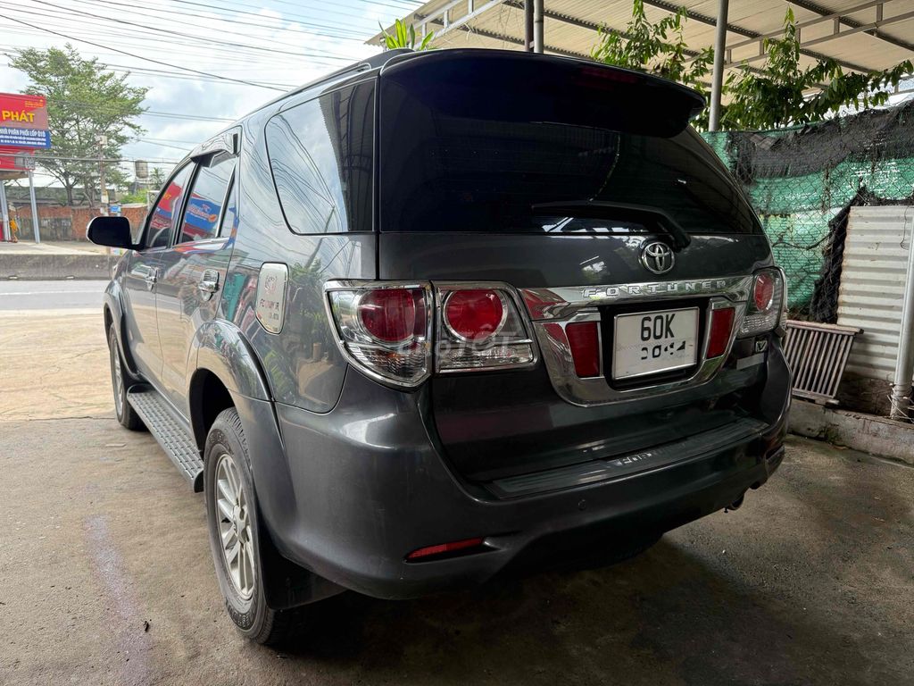 Toyota Fortuner 2012 - ảnh 3