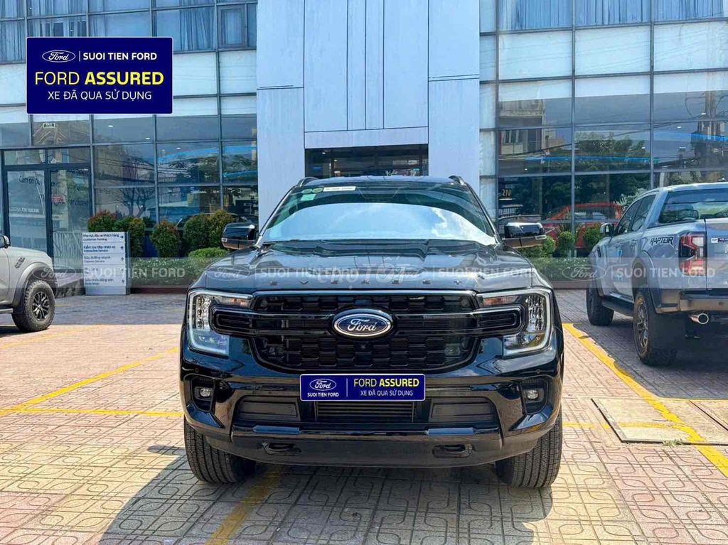 Ford Everest 2025 - ảnh 1