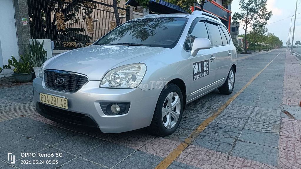 Kia Carens - ảnh 2