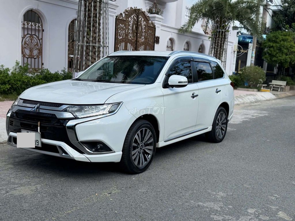 Mitsubishi Outlander 2023 - ảnh 1