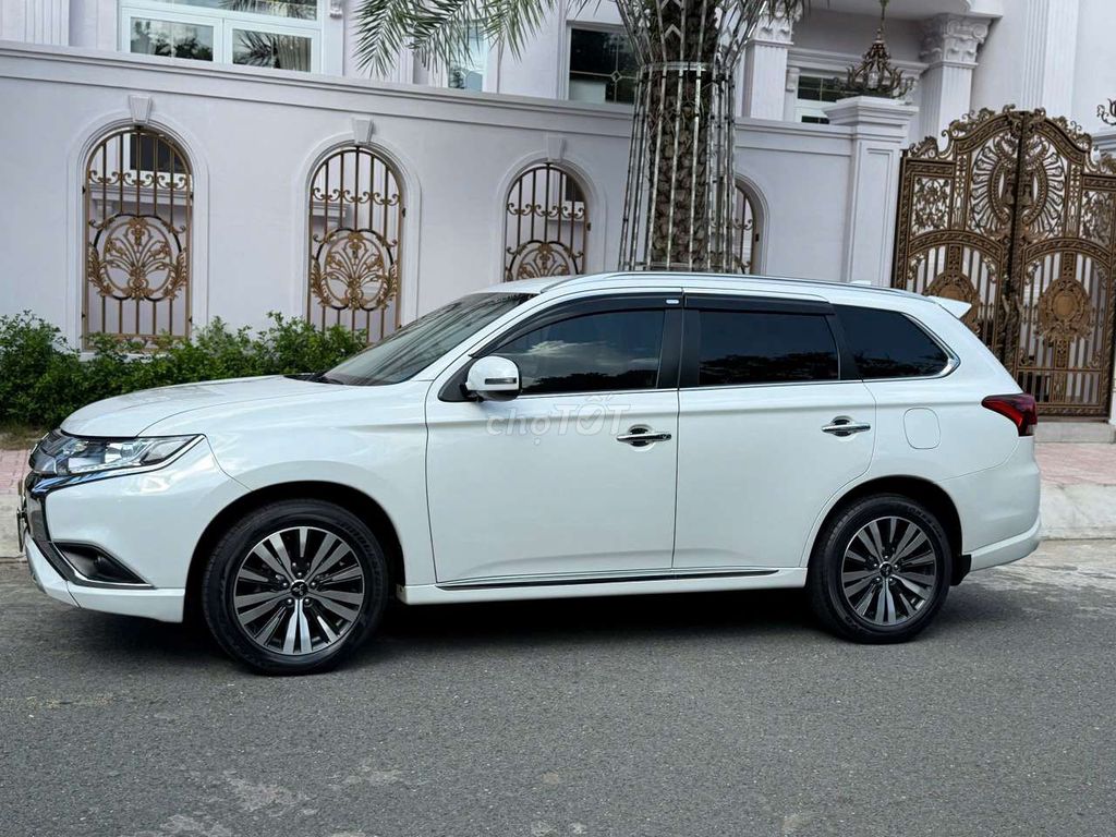 Mitsubishi Outlander 2023 - ảnh 2