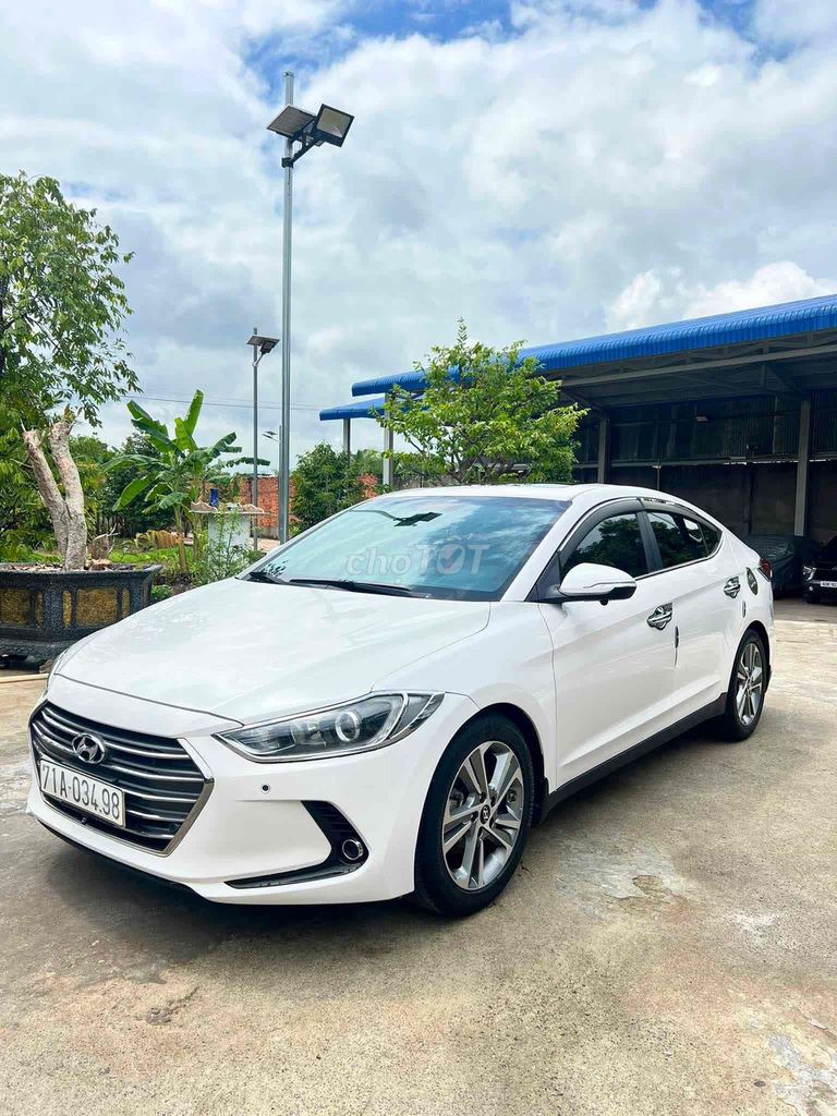 Hyundai Elantra 2017 - ảnh 1