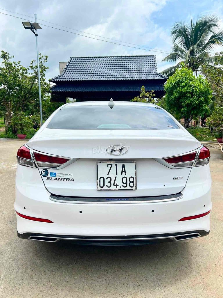 Hyundai Elantra 2017 - ảnh 3