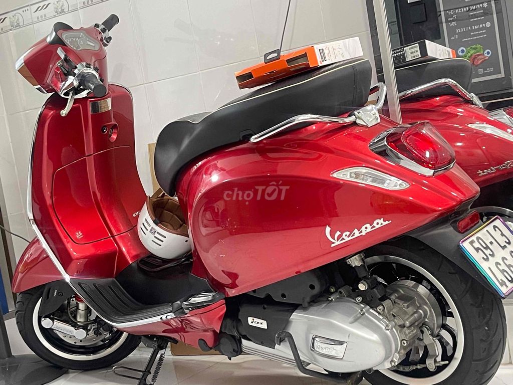 Vespa 2022 - ảnh 1