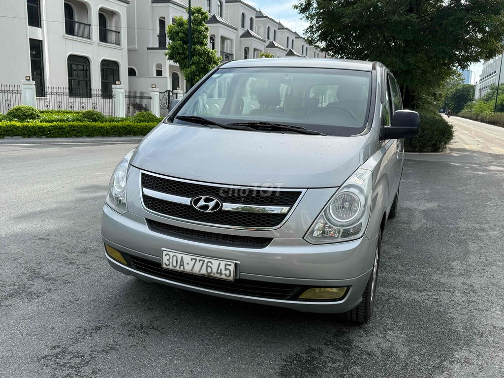 Hyundai Starex 2015 - ảnh 2