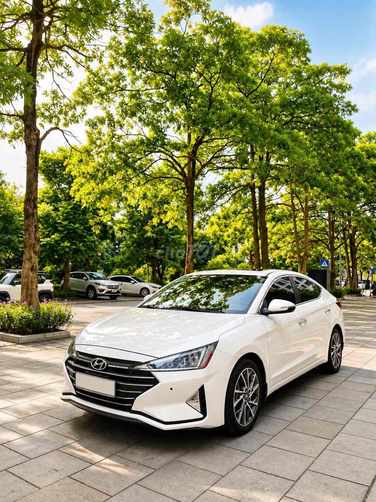 Hyundai Elantra - ảnh 1