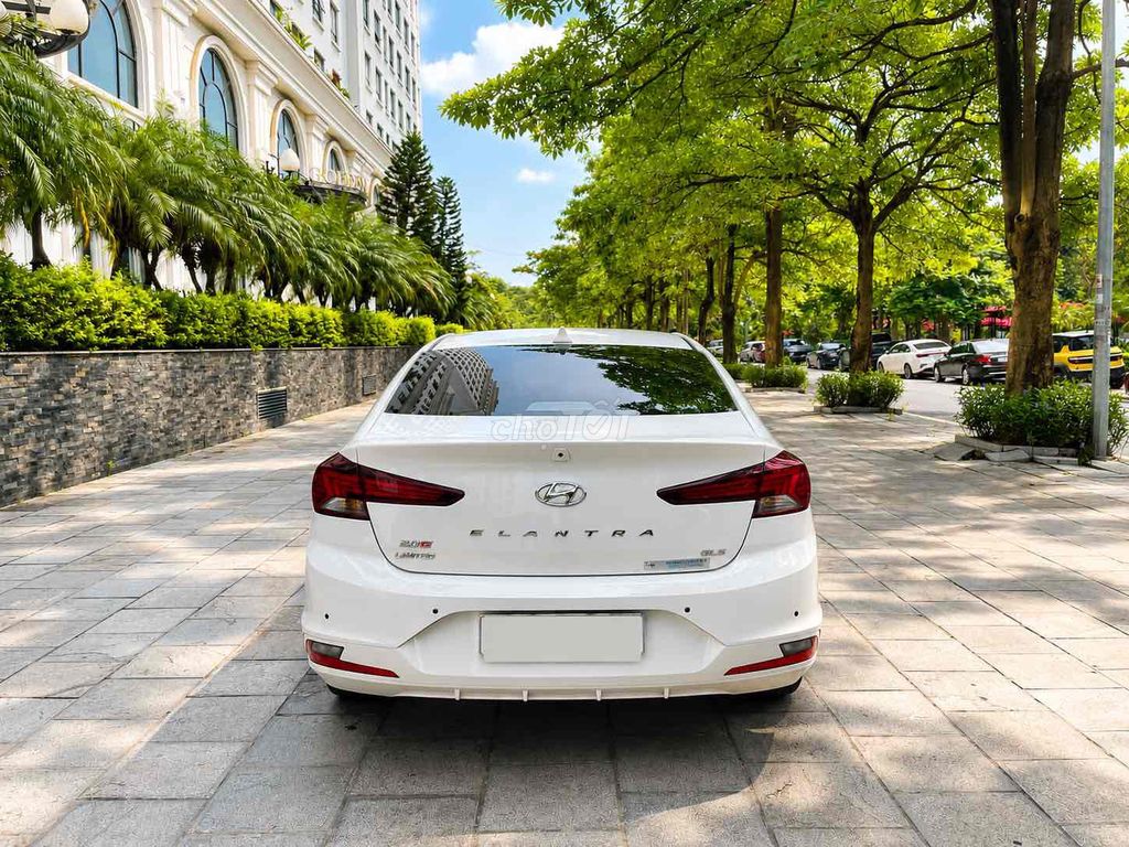 Hyundai Elantra - ảnh 2