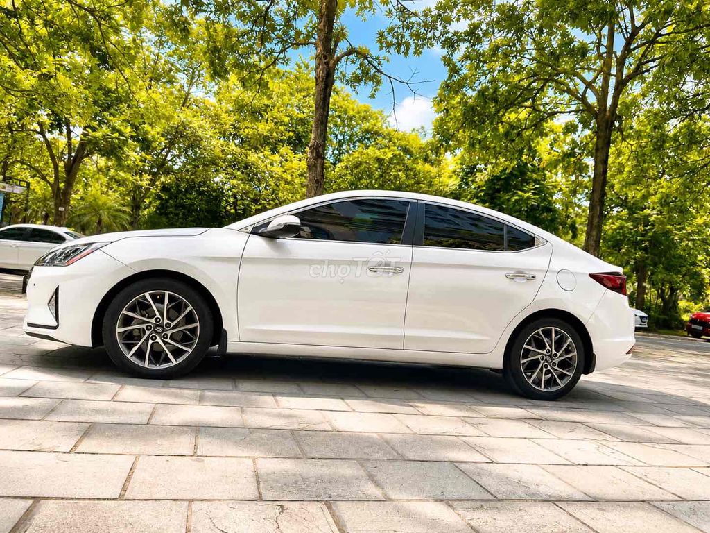 Hyundai Elantra - ảnh 3