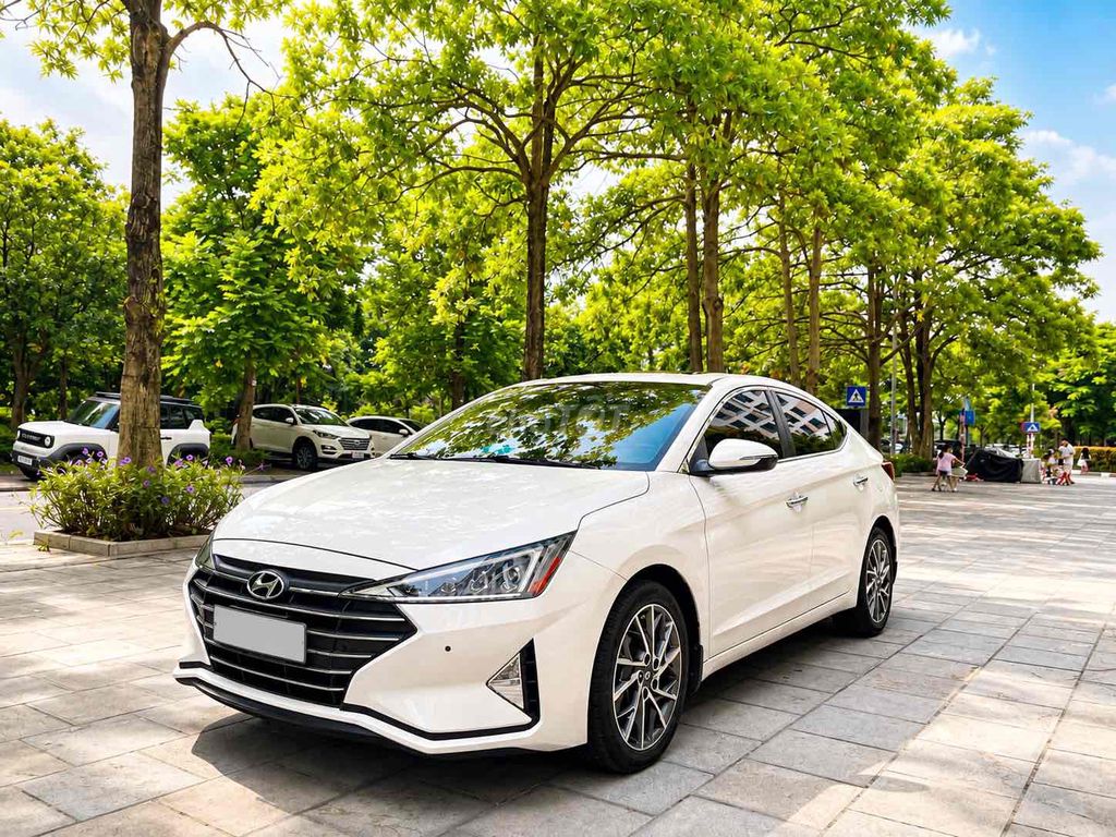 Hyundai Elantra - ảnh 4