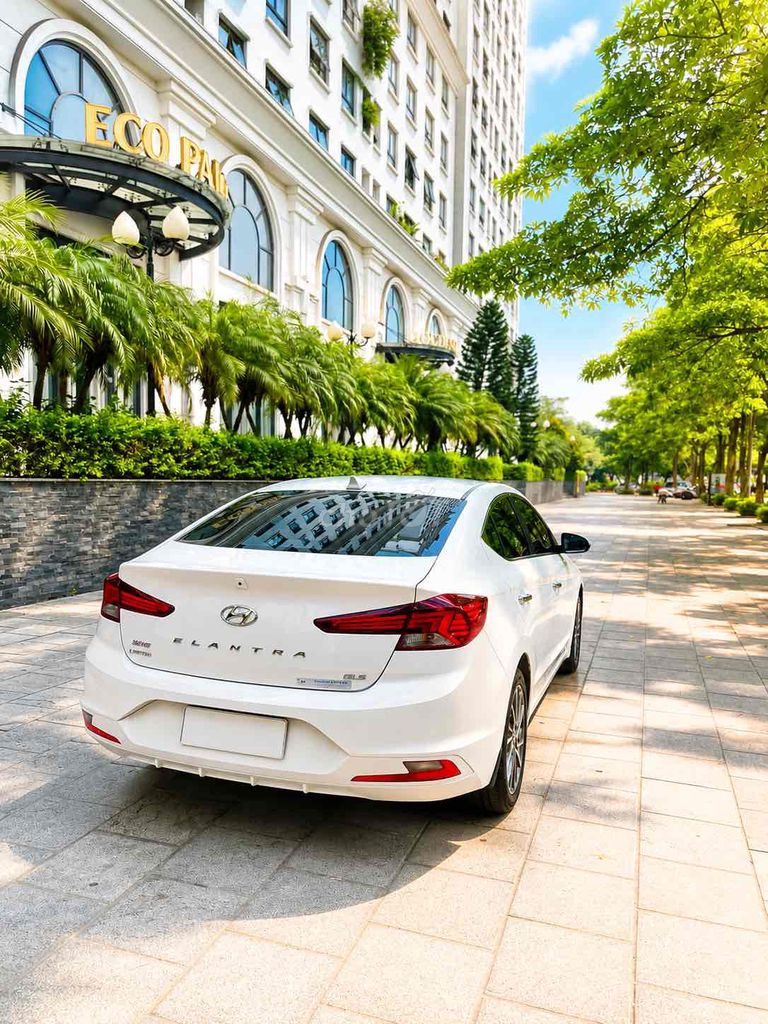 Hyundai Elantra - ảnh 5