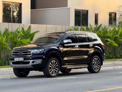 Ford Everest - ảnh 1
