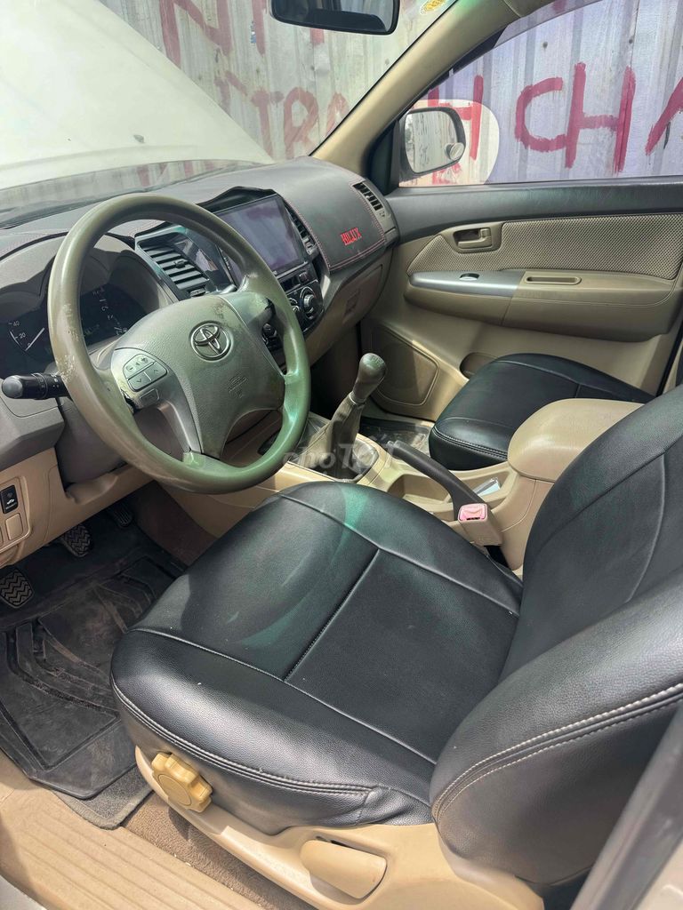 Toyota Hilux 2012 - ảnh 2