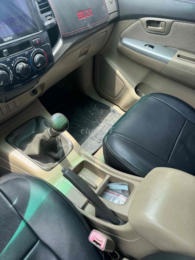 Toyota Hilux 2012 - ảnh 3