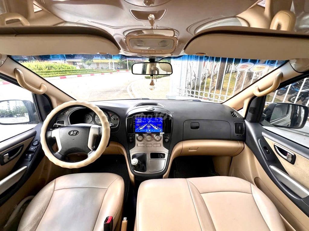 Hyundai Starex 2011 - ảnh 2