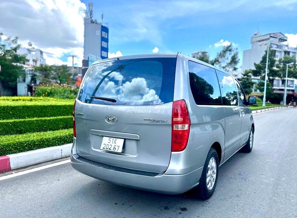 Hyundai Starex 2011 - ảnh 3