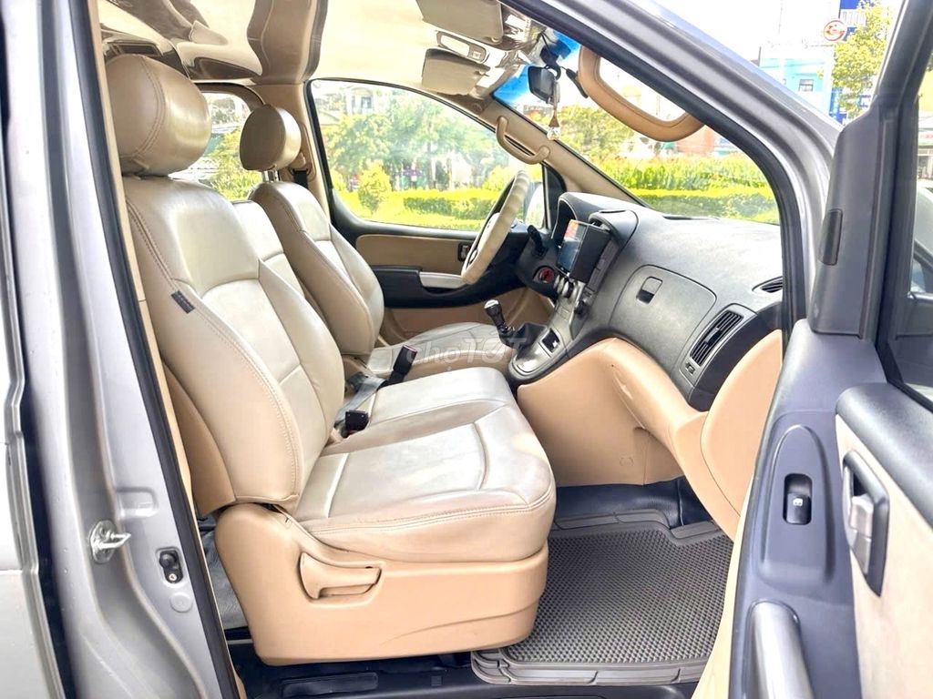 Hyundai Starex 2011 - ảnh 4