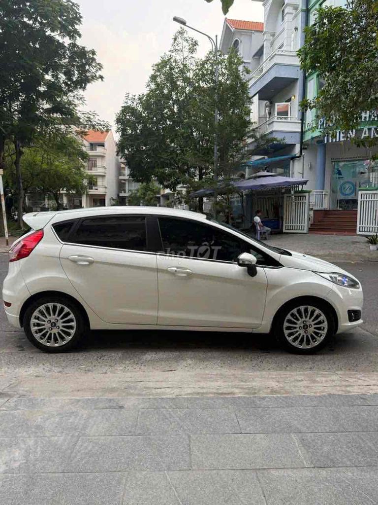 Ford Fiesta 2014 - ảnh 2