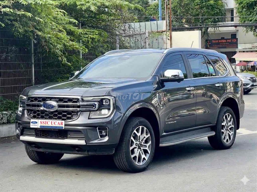 Ford Everest - ảnh 2