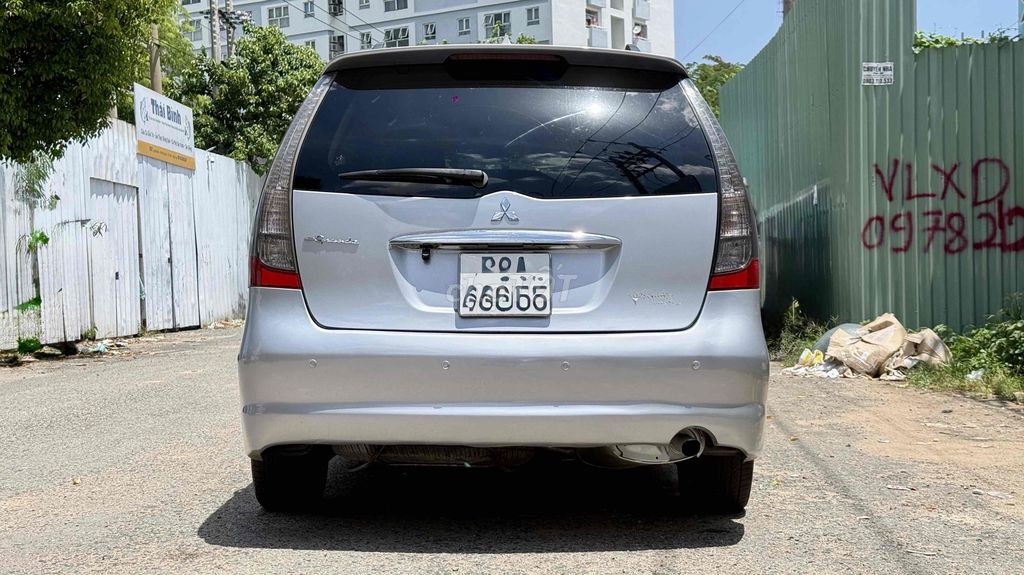 Mitsubishi Grandis 2005 - ảnh 2