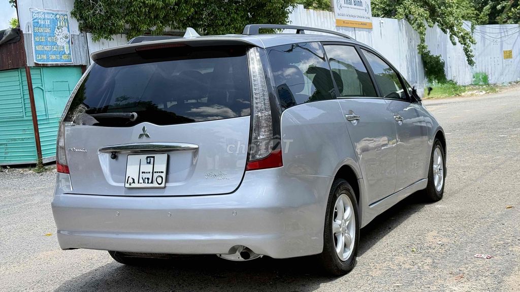 Mitsubishi Grandis 2005 - ảnh 3