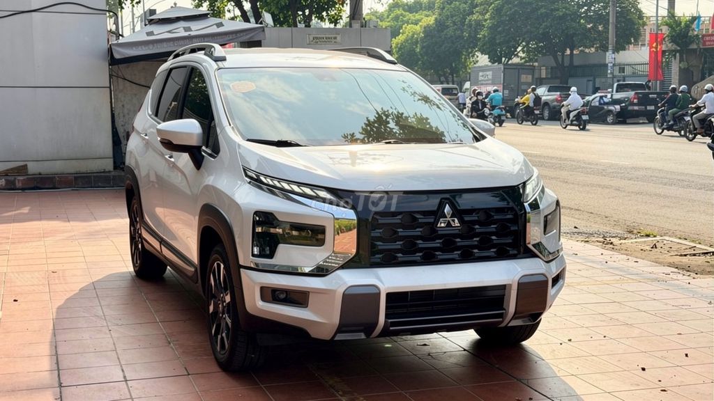 Mitsubishi Xpander Cross 1.5 AT 2025 - ảnh 2