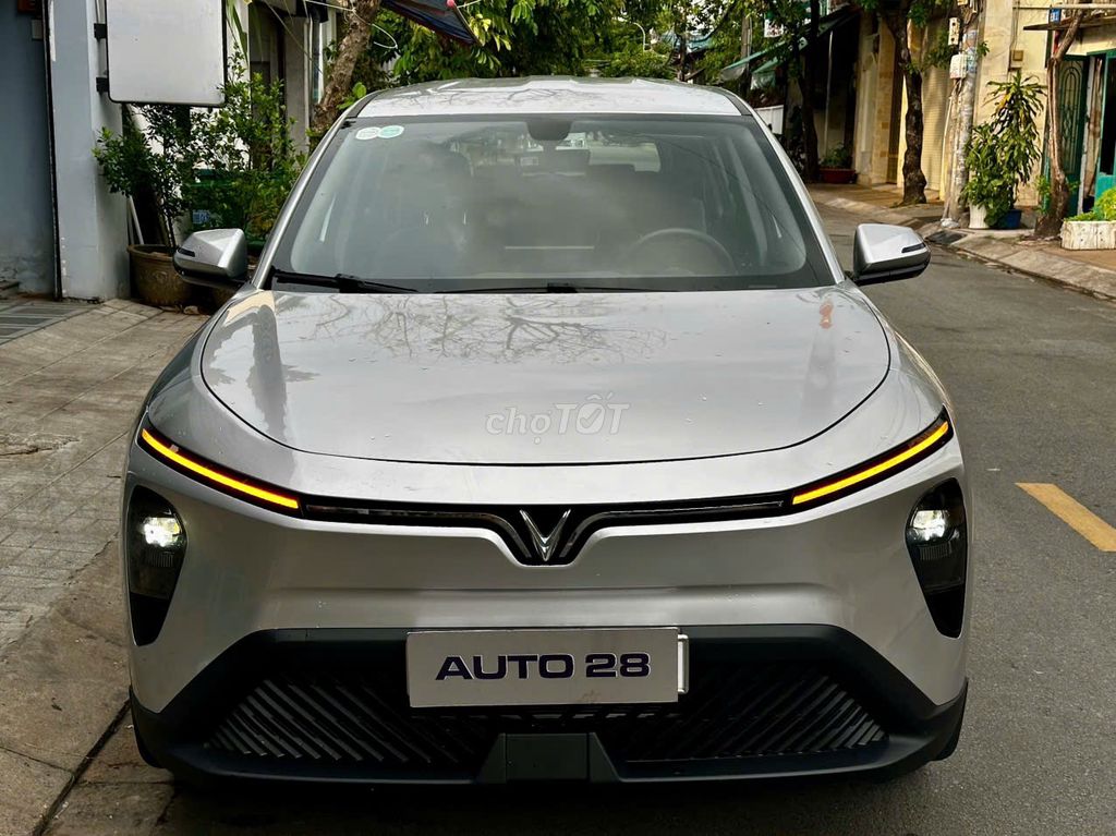 VinFast Limo Green 2025 - ảnh 1