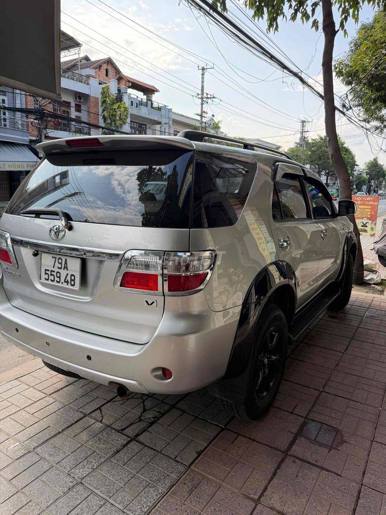 Toyota Fortuner - ảnh 2