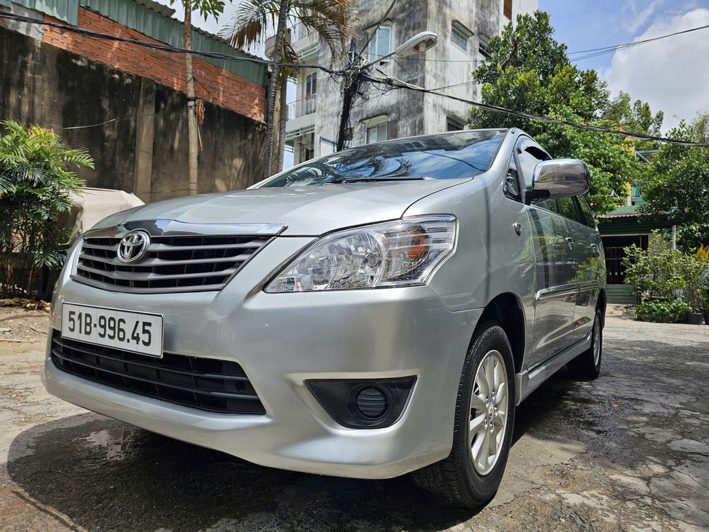 Toyota Innova 2012 - ảnh 2