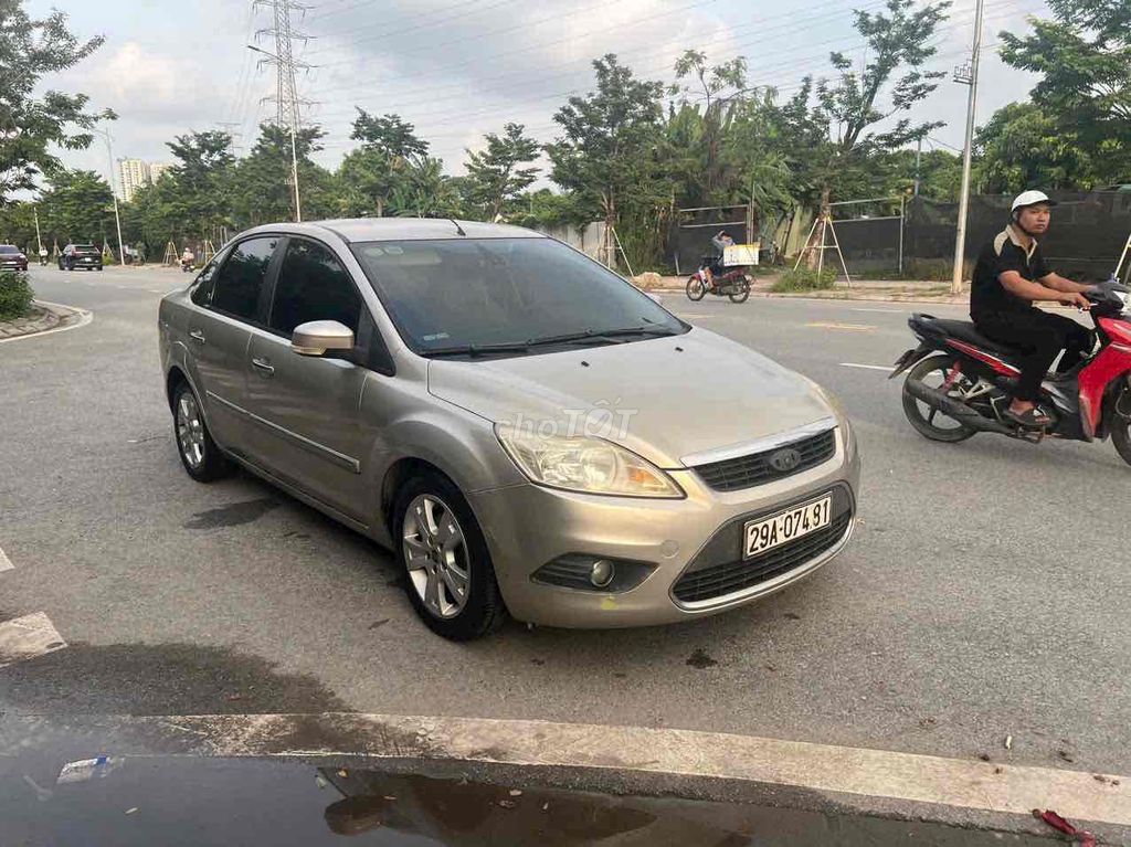 Ford Focus 2010 - ảnh 1
