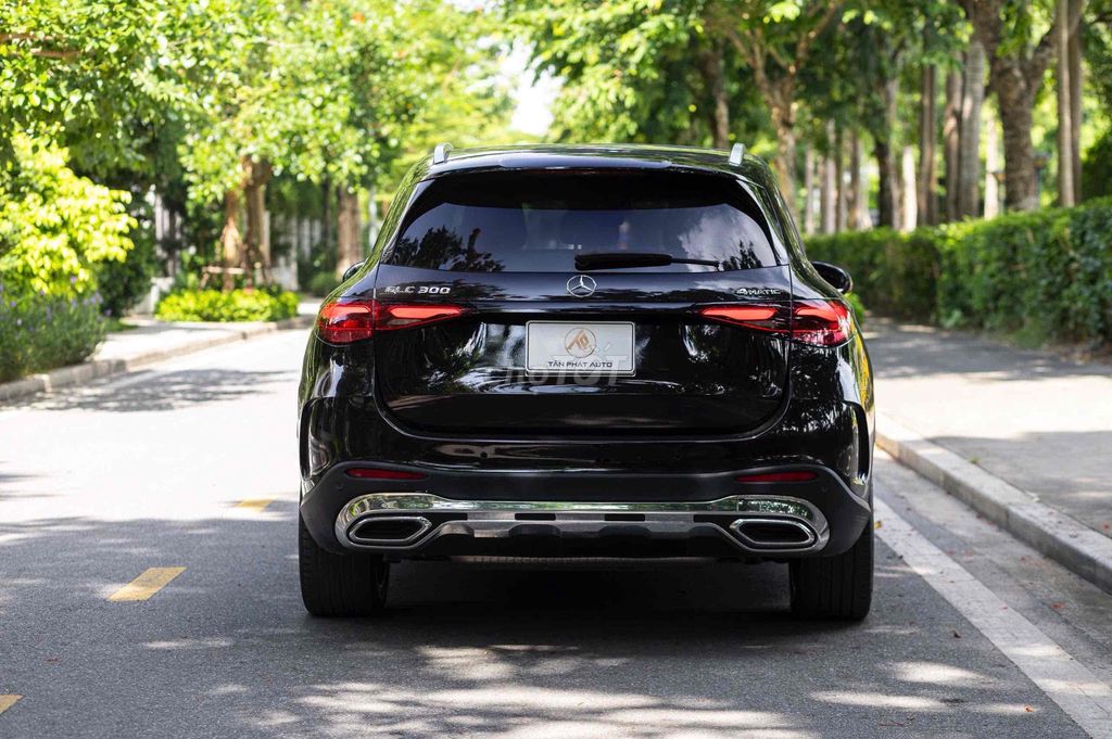 Mercedes-Benz GLC 2023 - ảnh 2