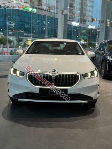BMW 5 Series 2024 - ảnh 1