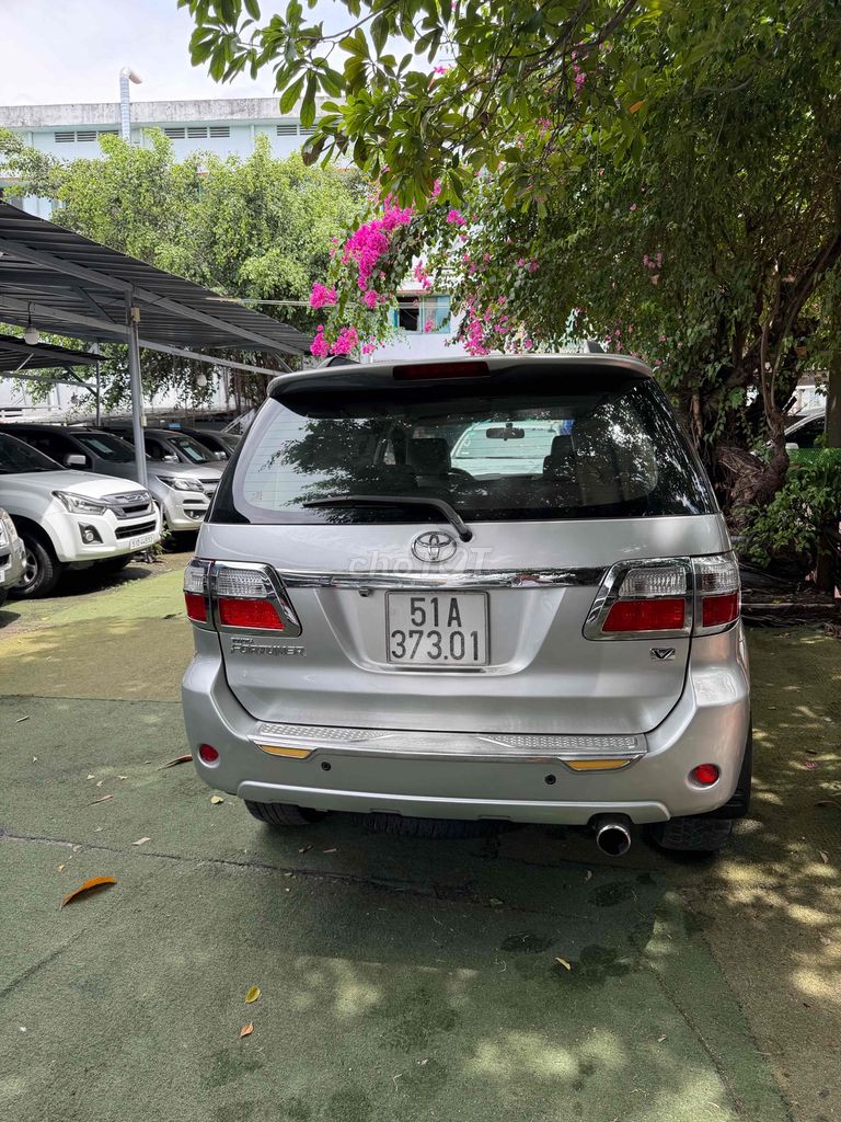 Toyota Fortuner 2009 - ảnh 2
