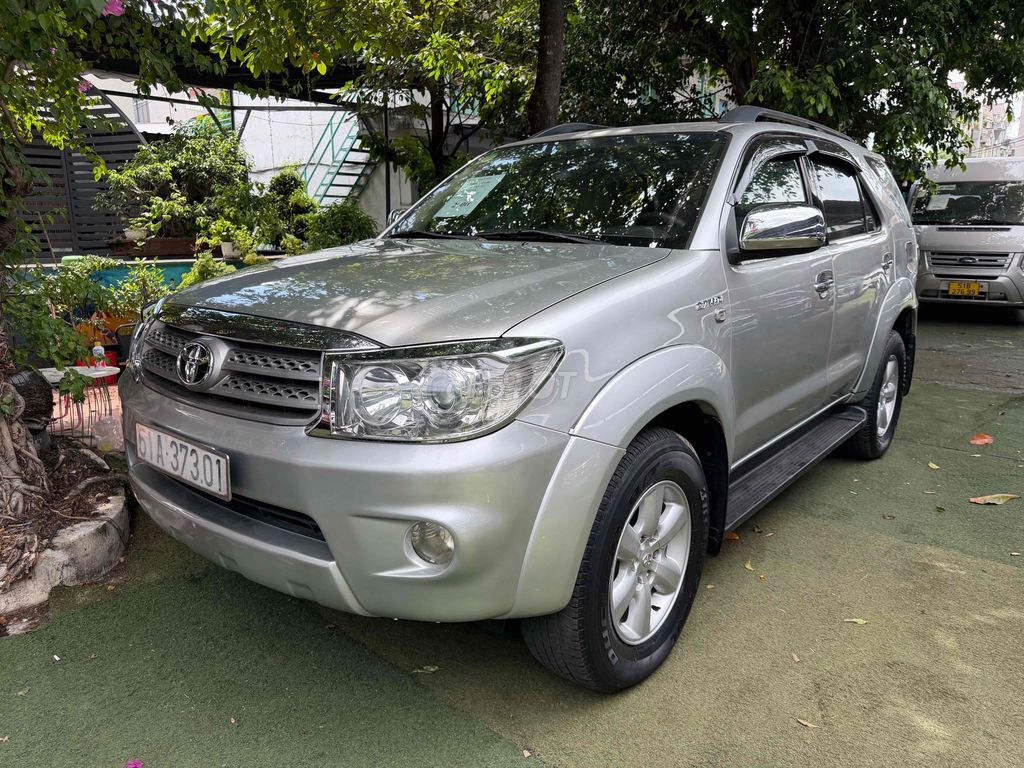 Toyota Fortuner 2009 - ảnh 3