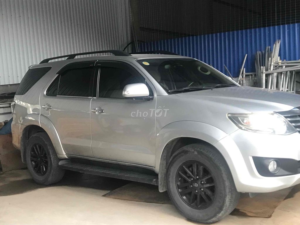 Toyota Fortuner 2012 - ảnh 1