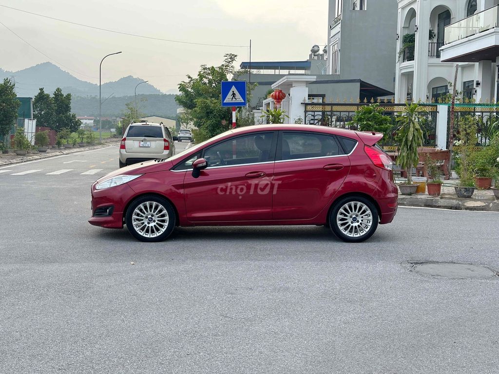 Ford Fiesta 2016 - ảnh 2